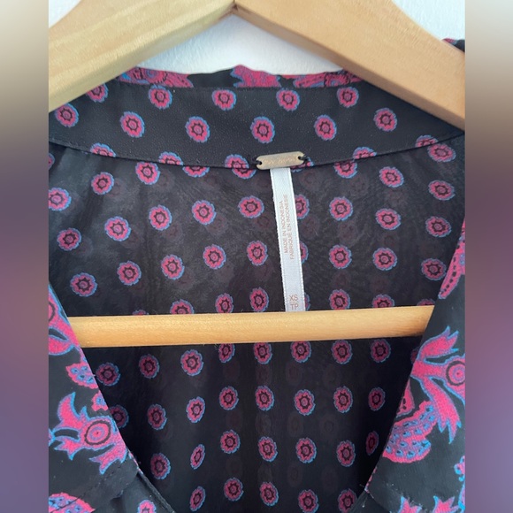 Free People Botton Down Blue/ Purple Flower Print Relaxed Blouse Sz XS-S - Picture 5 of 6